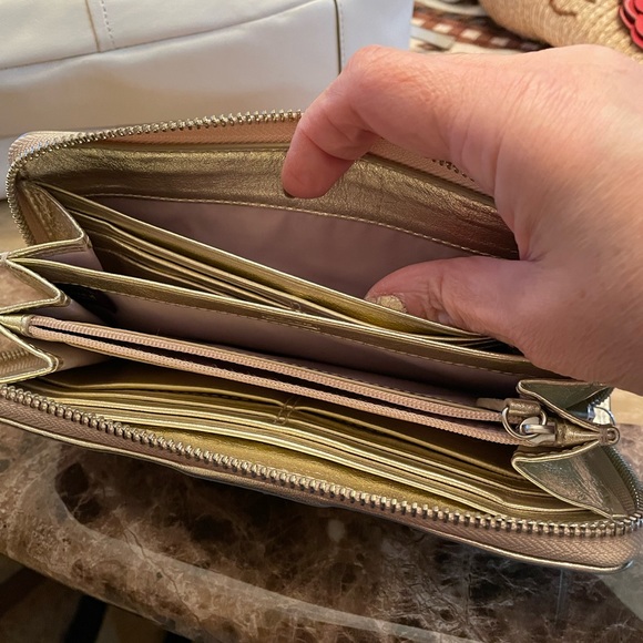 Coach leather light cream color and Gold zip around wallet Gold buckle NWOT - Picture 6 of 8